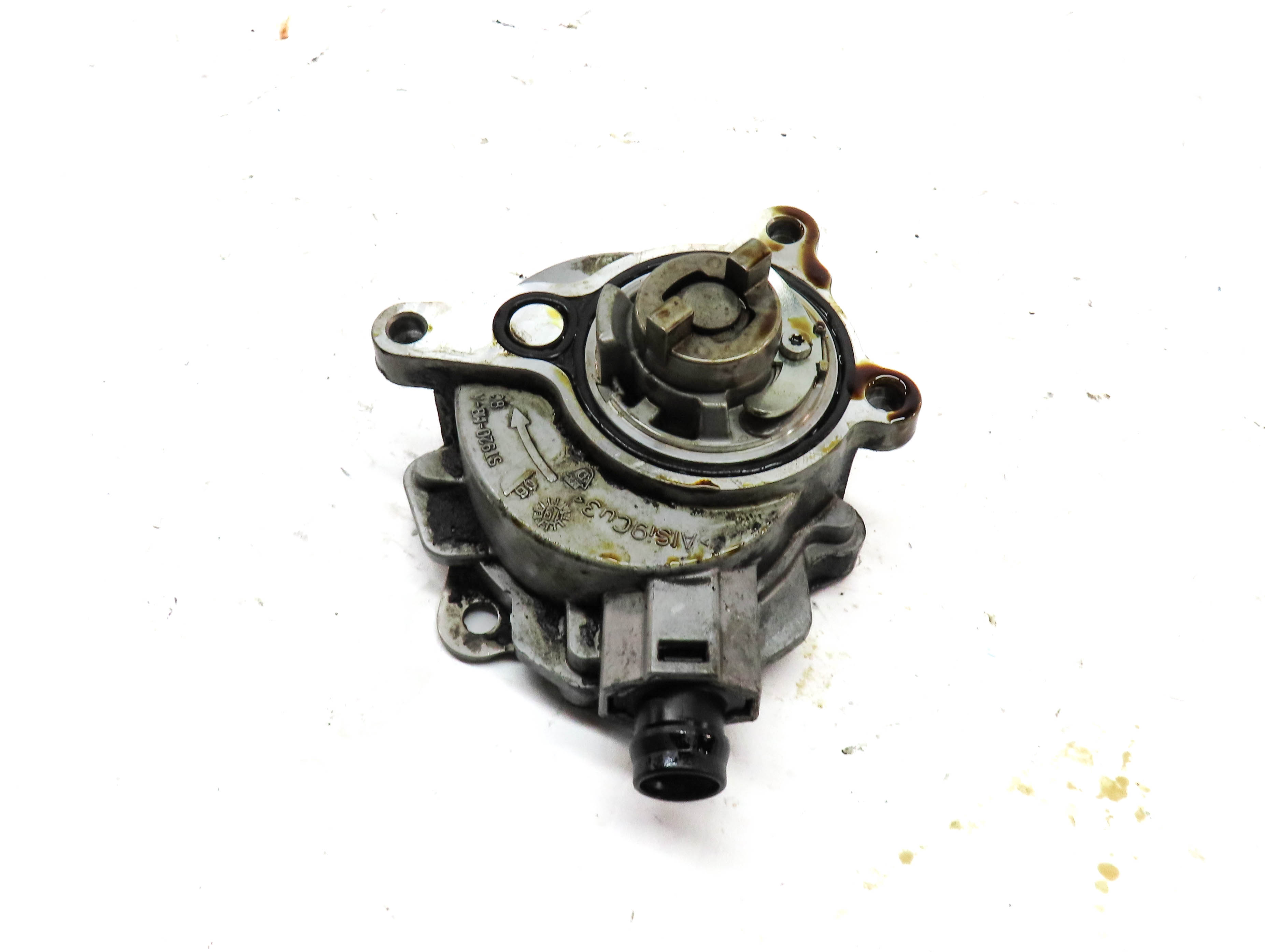 12-17 JAGUAR XE XF / RANGE ROVER EVOQUE DISCOVERY LR2 2.0L BRAKE VACUUM PUMP — exact item pictured
